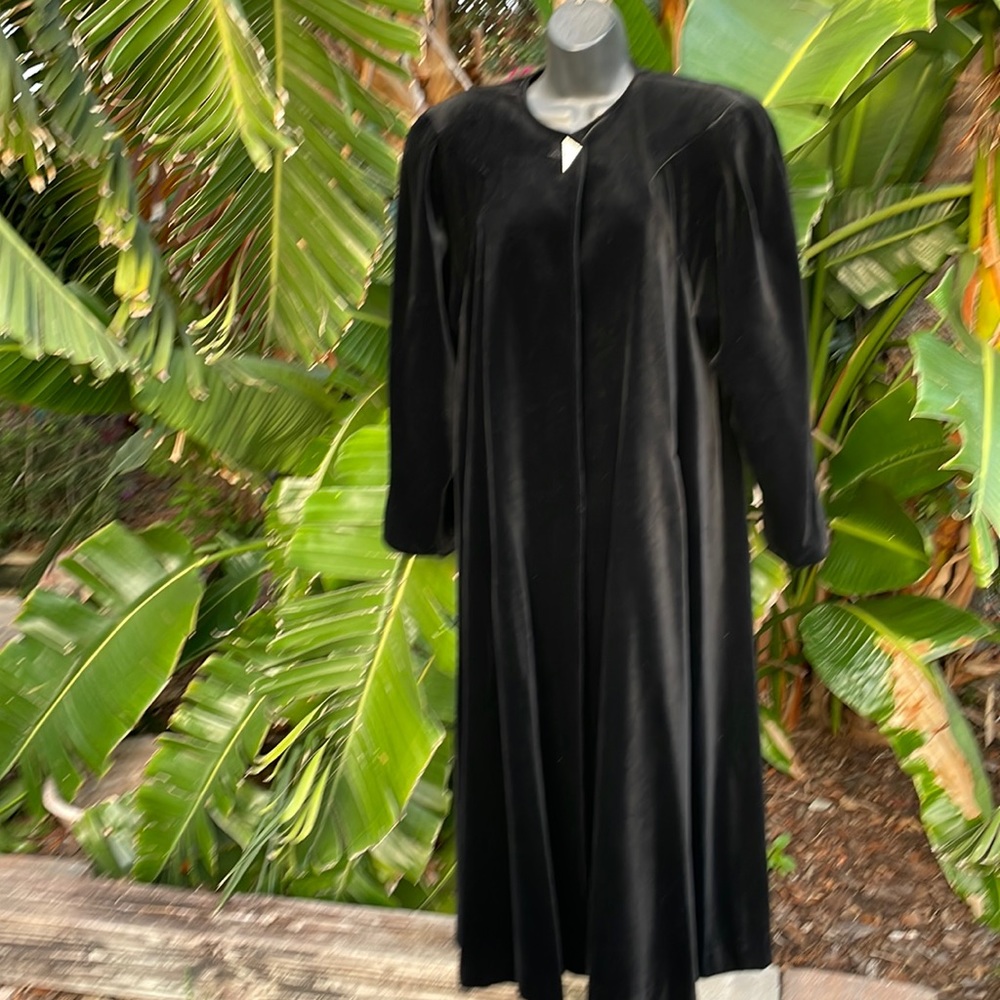 Vintage 80 s luxe velvet, swing opera coat with power shoulders